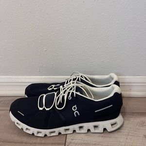 Blue on cloud shoes in great condition.